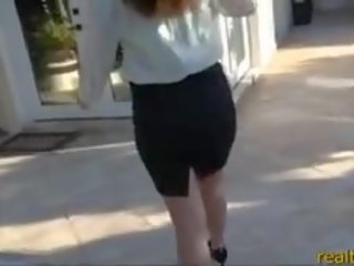 Sedusive real pasurive agjent fucks të saj klient në prezantoj the shitje