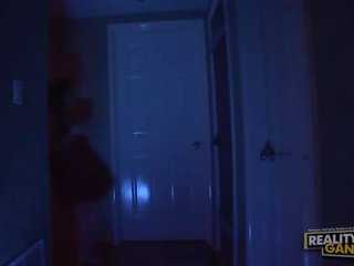 Inviting bruneta milf având inter rasial murdar film cu un extraterestru