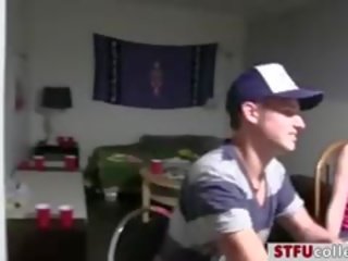 Seksikas coeds kuradi edasi a pokker tabel