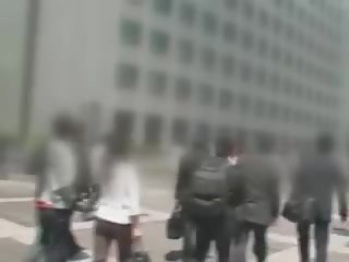 Tini ázsiai vöröshajú lovaglás a bike jelentkeznek ugratta szonya alatt
