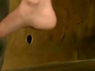 Lahodný dospívající dostane bondaged a potrestán