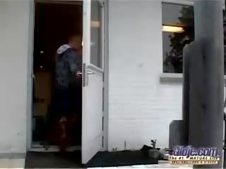 Short haired ýaşlar jatty nailed by old fart