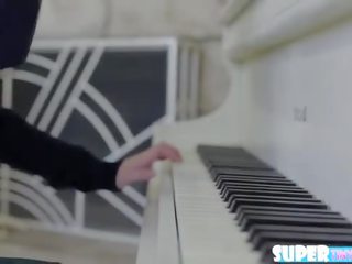 Owadan gözel sammie daniels sucks at her pianino lesson gets fucked