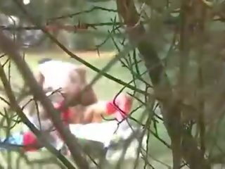 Jemagat öňünde sikiş in a park