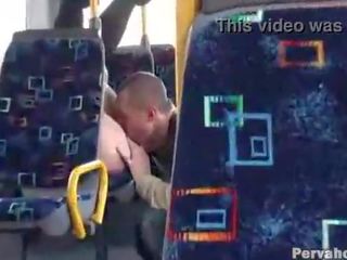 Xxx kapëse dhe eksibitionist çift në publike autobuz