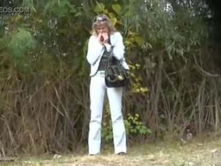 Pissing in alam 6198