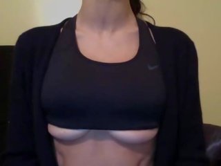 Find6.xyz hooker mikahdos flashing ass on live webcam