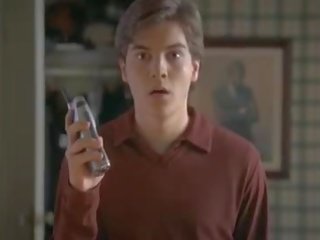 Film scene prenesi na šolarka naslednji vrata elisha rez