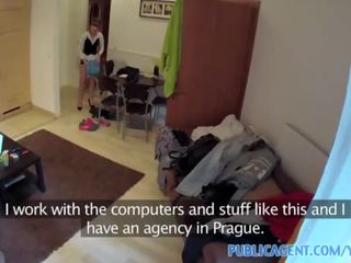 Publicagent në kushte shtëpie shfaqje me the hotel cleaner. më shumë në ushotcams.com