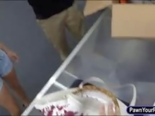 Biscotto sells suo bags e scopata da pawn scolaro in il retrobottega