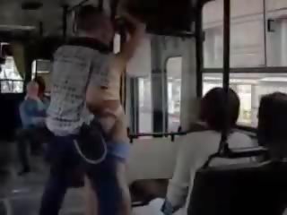 Jemagat öňünde sikiş video in crowded awtobus