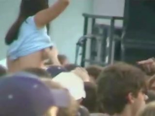 Eşiksiz jatty getting dropped on concert