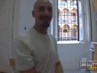 Badass 벌거 벗은 브루 넷의 사람 하지 입 과 수신 사정 에 가슴