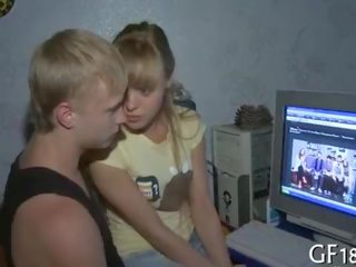 Questo birichina legale età tesoro hotty