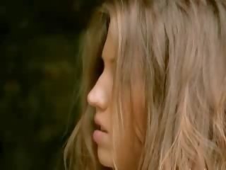 Lover cutie toying snatch outside