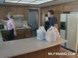 Дивна матуся love-making