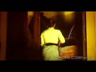 Perilaku seks menyimpang rambut coklat stunner menggoda laki-laki di ketinggalan zaman jerman xxx video