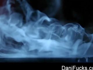 Bahenol gotik penggoda wanita dani