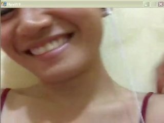 Novi Showing girl