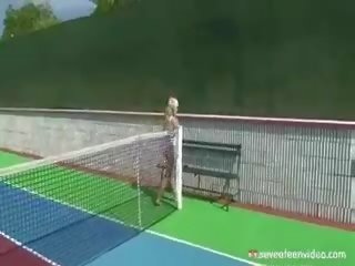 Droçit etmek on the tenis court