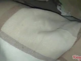 Mě hago los angeles dormida para que mi suegro zneužívání de mi&comma; le termino dando el culito&excl;&excl; sexo mientras mi esposo trabaja