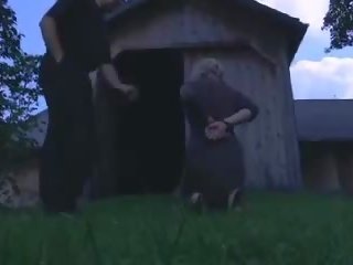 Lilyanna bjonde e lidhur foshnjë