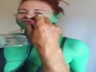 Maitland ward flashes sie titten und muschi während.