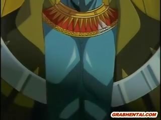 Cô gái tóc vàng hentai dùng bồn tắm và thủ dâm trong các dungeon