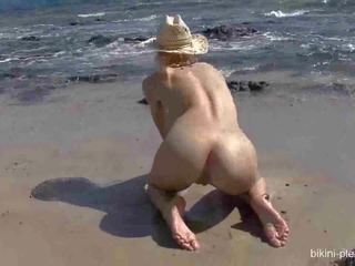 Sarah trak in dobili undressed pri na plaža