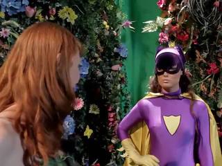Poison ivy turns superheroines into her ulylar uçin film slaves: xxx clip dc