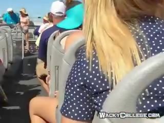 Gutarmak hungry turist sucks sik and takes ýüzüne dökülen