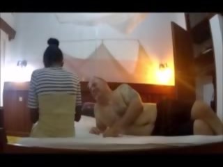 38kg 18yo velika naravna prsi in mini rit jebe beli stari