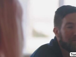Bārdains stepdad rimjob un analed krūtainas sārts haired shemale