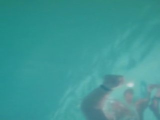 Sott’acqua in pubblico piscina, gratis gratis pubblico canale hd adulti clip f7