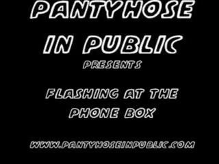 My perek bojo in ebony kathok jero flashes at the publik telpon box