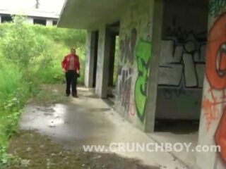 Enchanting homo fucked nga jordan dhelpër përjashta