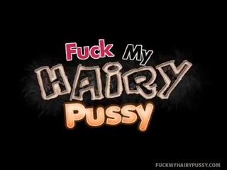 Vynikající irish gal pets ji srstnatý vagína v sólo masturbace