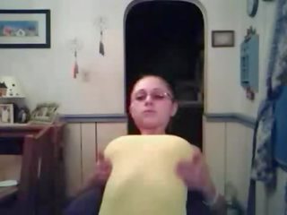 Vyhublý ms s obrovský kozičky chatování s mě