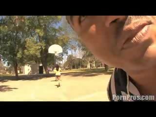 OG plays balls with superior streetwalker Jessica Valentino!
