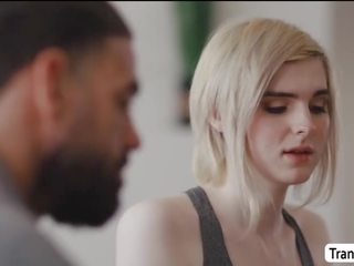 Ladyboy naj ji stepdad šiška ji rit