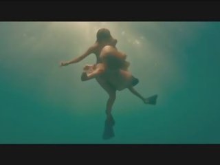 Kelly brook bares awesome t&a for some underwater lesbo process