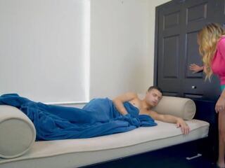 Eine einzigartige methode um milf frau zu wecken: xxx video- a9
