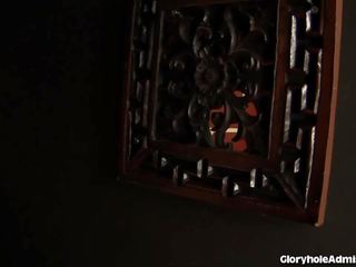 Ginintuan ang buhok puta finds butas sa simbahan confessional