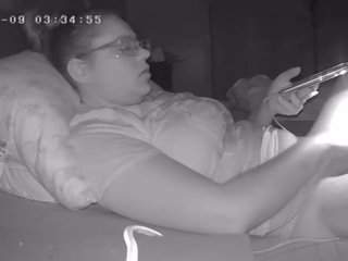 Pieptoasa vagaboanta se deschide o spectacol pentru ei tineri doamnă prins ascuns camera