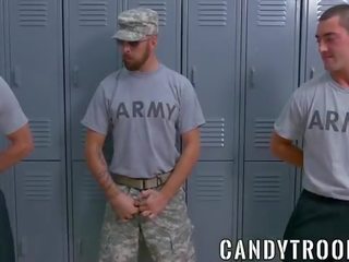 Two goşun guys suck sergeant thick putz