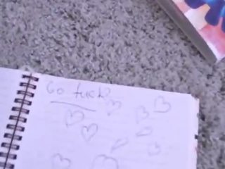 Mladý nezbedný dívka hry s dildo a skutečný phallus amatér leah meow
