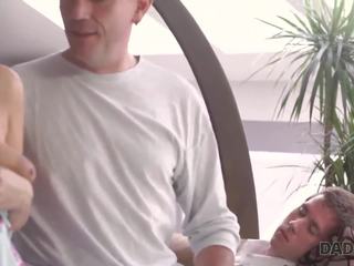 Daddy4k nikki pokusů klovaný pták na milovníci otec protože chce