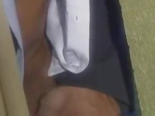 Kënaqësitë i kryerjen e duke parë dhe ndarjen tribute.
