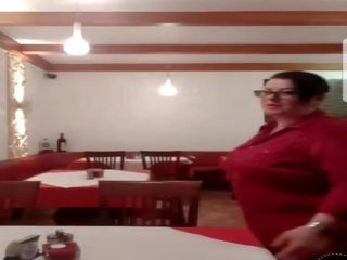 妖娆 视频 在 restorant, 自由 业余 高清晰度 成人 电影 夹 36