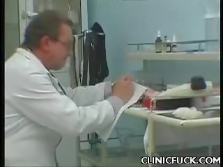 Medicinska sestra uživa prehrana prihajanje